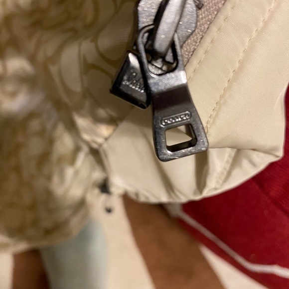 Coach Down Hooded Vest Large - Picture 4 of 5